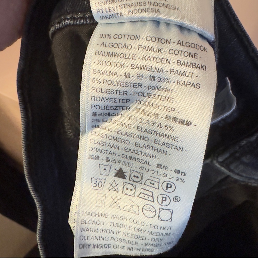 Levi's  311 shaping  Jeans in Washed Black - Picture 11 of 11